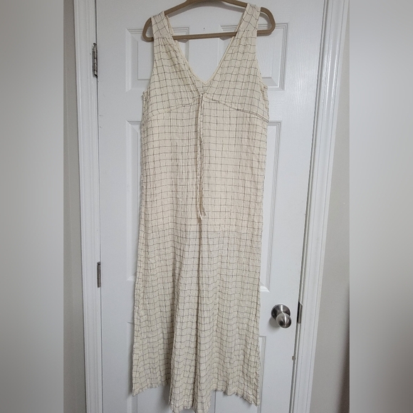 Urban Outfitters NWT Plunging Wide Leg Jumpsuit Size XS. - Picture 4 of 13